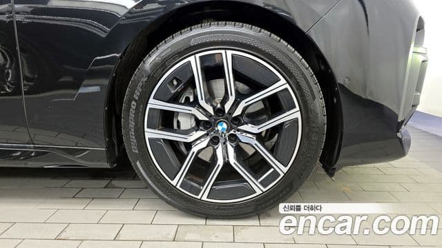 BMW 7 Series 2024 — Photo 6/33