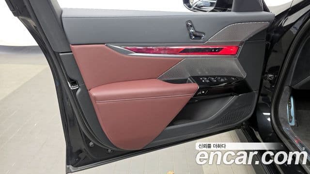 BMW 7 Series 2024 — Photo 14/33