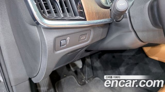 Volvo V90 Cross Country 2020 — Şəkil 19/20