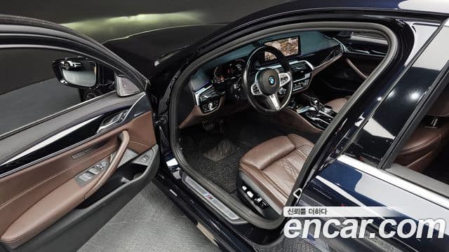 BMW 5 Series 2021 — Фото 11/20