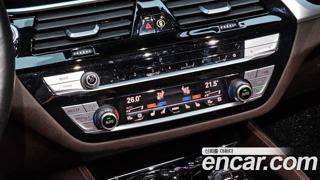 BMW 5 Series 2021 — Фото 19/20