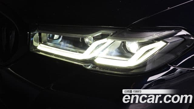 BMW 5 Series 2021 — Şəkil 24/31