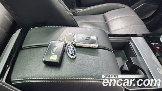 Land Rover Range Rover Velar 2021 — ფოტო 14/20
