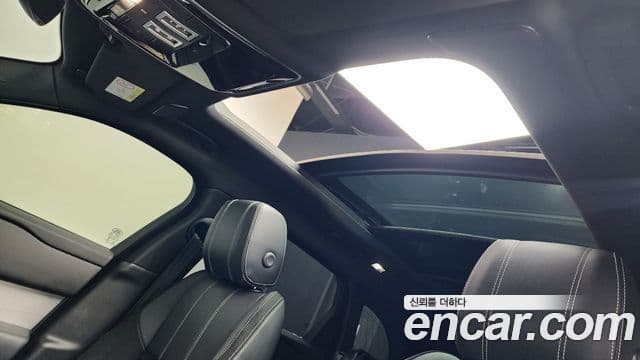 Land Rover Range Rover Velar 2021 — ფოტო 17/20