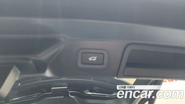 Land Rover Range Rover Velar 2021 — ფოტო 18/20