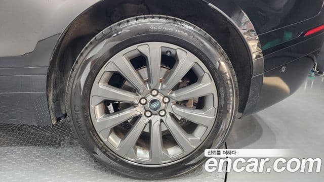Land Rover Range Rover Velar 2021 — Photo 8/39