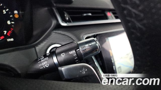 Land Rover Range Rover Velar 2021 — Photo 27/39