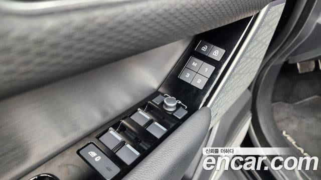 Land Rover Range Rover Velar 2021 — Photo 17/39
