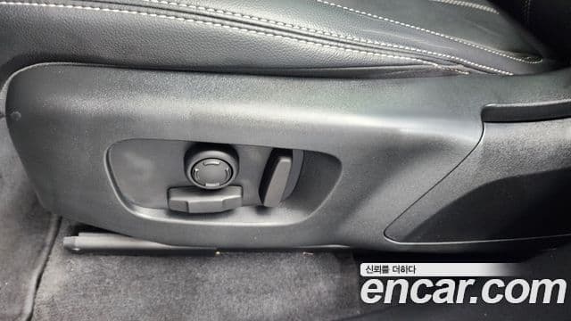 Land Rover Range Rover Velar 2021 — Photo 35/39