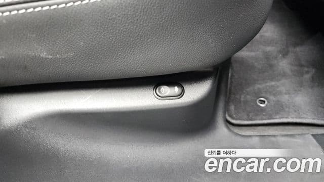 Land Rover Range Rover Velar 2021 — Photo 11/39