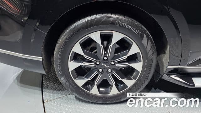 Kia Carnival 2023 — ფოტო 5/20