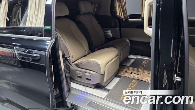 Kia Carnival 2023 — ფოტო 12/20