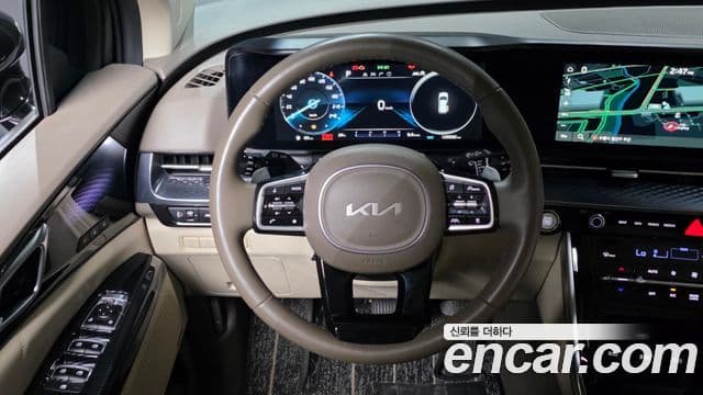Kia Carnival 2023 — ფოტო 13/20