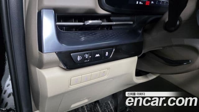 Kia Carnival 2023 — ფოტო 17/20