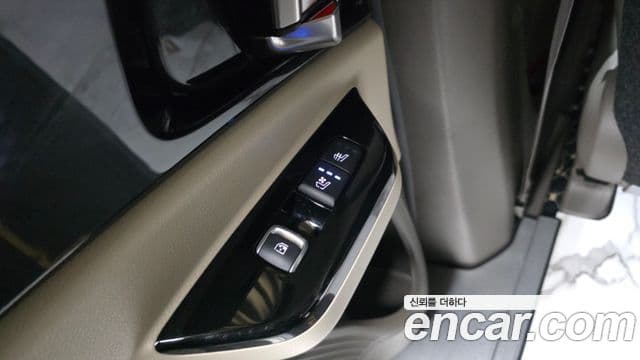 Kia Carnival 2023 — ფოტო 19/20