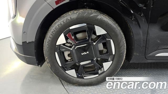 Kia Carnival 2025 — фото 18 из 20