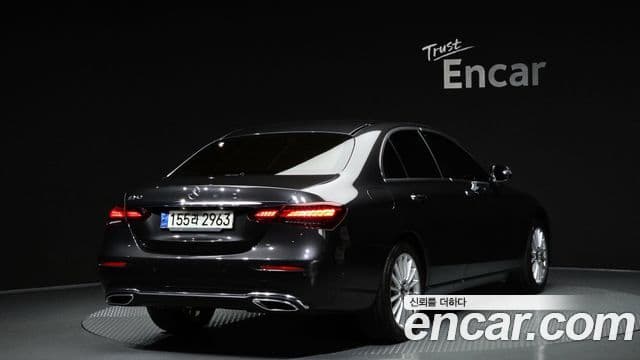 Mercedes-Benz E-Class 2022 — ფოტო 2/20