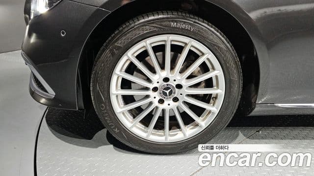 Mercedes-Benz E-Class 2022 — ფოტო 5/20