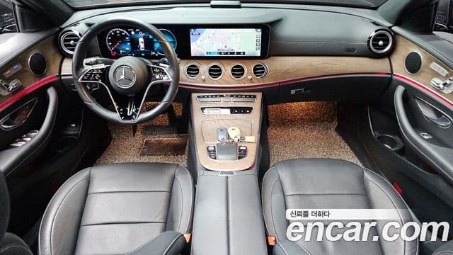 Mercedes-Benz E-Class 2022 — ფოტო 7/20
