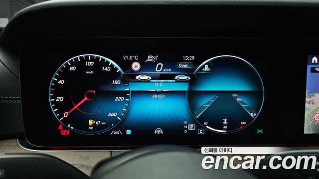 Mercedes-Benz E-Class 2022 — ფოტო 8/20