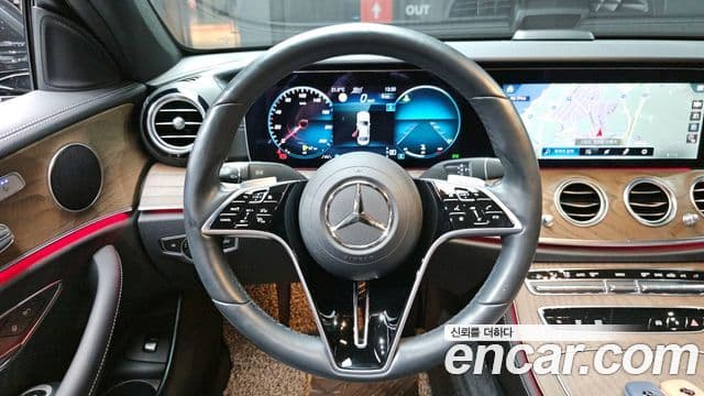 Mercedes-Benz E-Class 2022 — ფოტო 13/20
