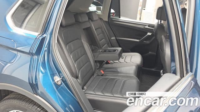 Volkswagen Tiguan 2021 — ფოტო 11/20