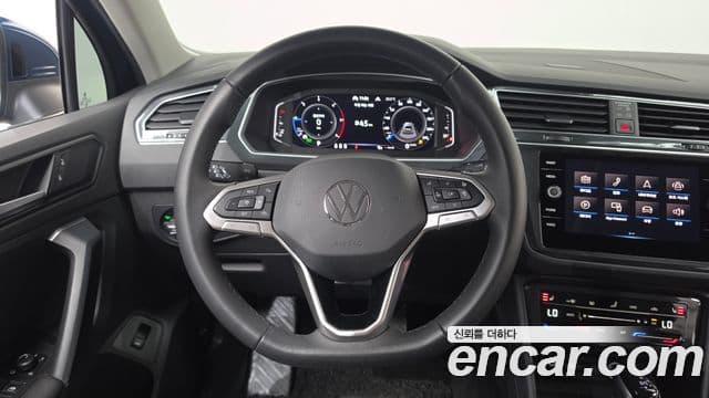 Volkswagen Tiguan 2021 — ფოტო 13/20