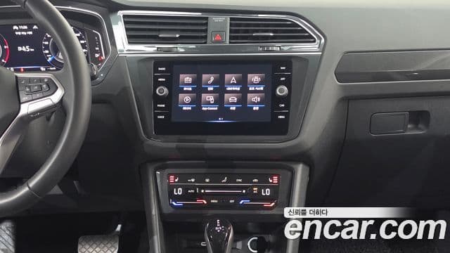 Volkswagen Tiguan 2021 — ფოტო 14/20