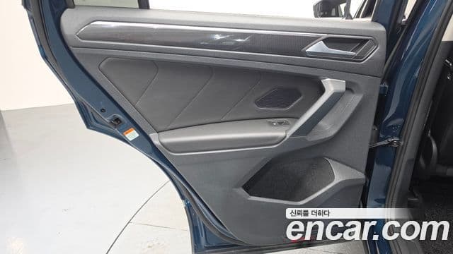 Volkswagen Tiguan 2021 — Photo 28/30