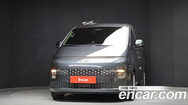 Hyundai Staria 2021 — ფოტო 2/20