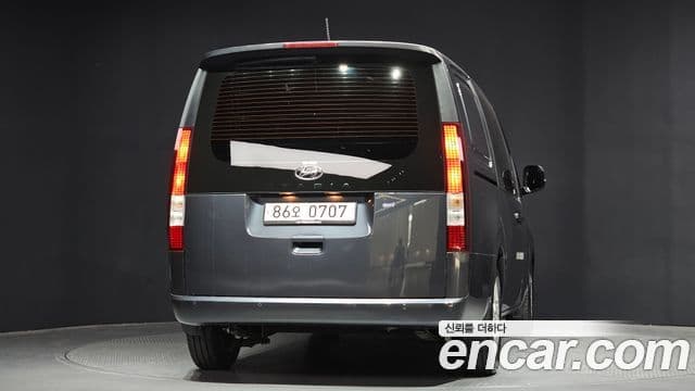Hyundai Staria 2021 — ფოტო 3/20