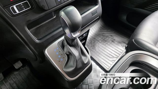 Hyundai Staria 2021 — ფოტო 8/20