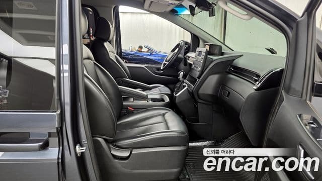 Hyundai Staria 2021 — ფოტო 11/20