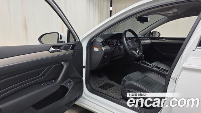 Volkswagen Passat GT 2022 — Şəkil 10/20