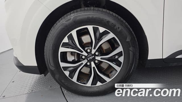 Kia Carnival 2021 — ფოტო 5/20