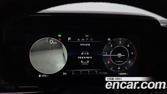 Kia Carnival 2021 — ფოტო 8/20