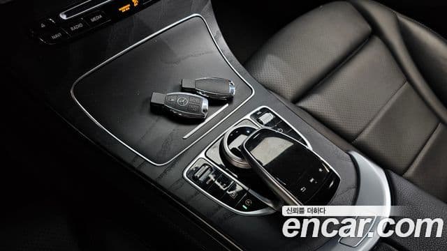 Mercedes-Benz GLC-Class 2019 — ფოტო 17/20