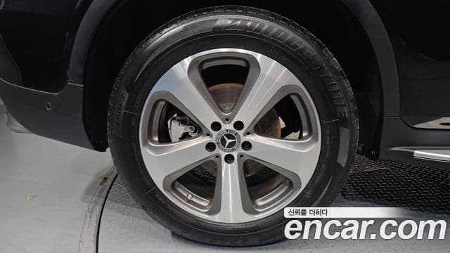 Mercedes-Benz GLC-Class 2019 — Photo 9/35