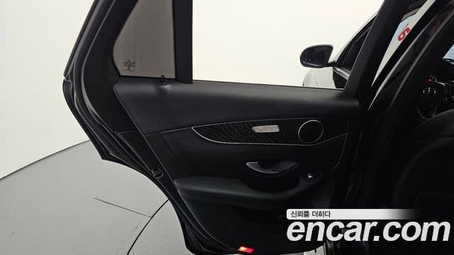 Mercedes-Benz GLC-Class 2019 — Photo 17/35