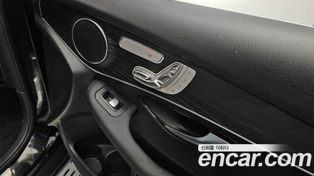 Mercedes-Benz GLC-Class 2019 — Photo 14/35