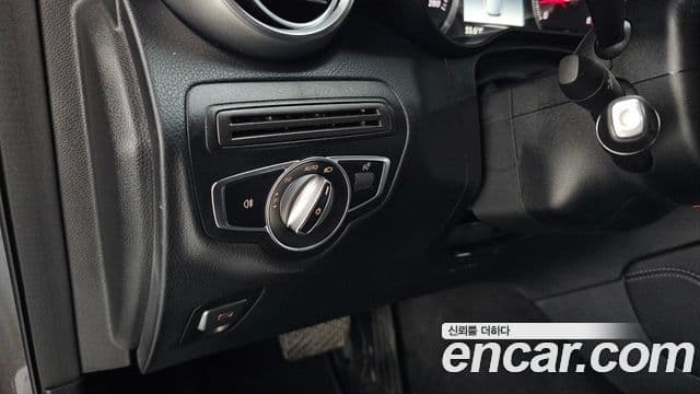 Mercedes-Benz GLC-Class 2019 — Photo 13/35