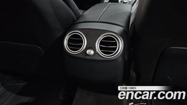 Mercedes-Benz GLC-Class 2019 — Photo 20/35