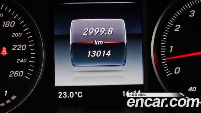 Mercedes-Benz GLC-Class 2019 — Photo 18/35