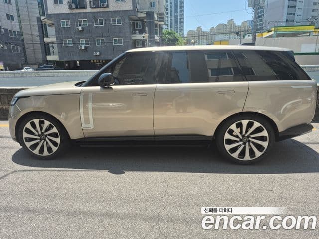 Land Rover Range Rover 2025 — ფოტო 14/14