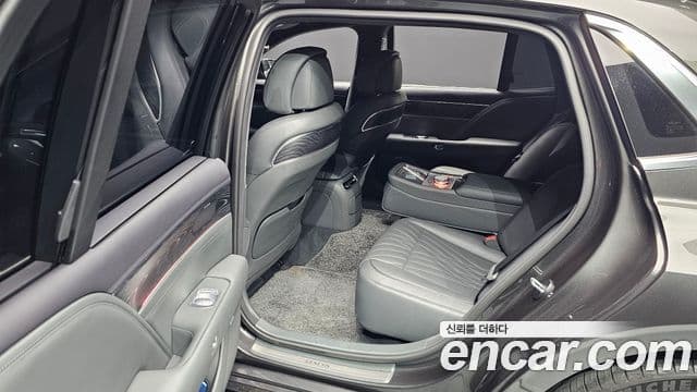 Genesis G90 2022 — Photo 14/30