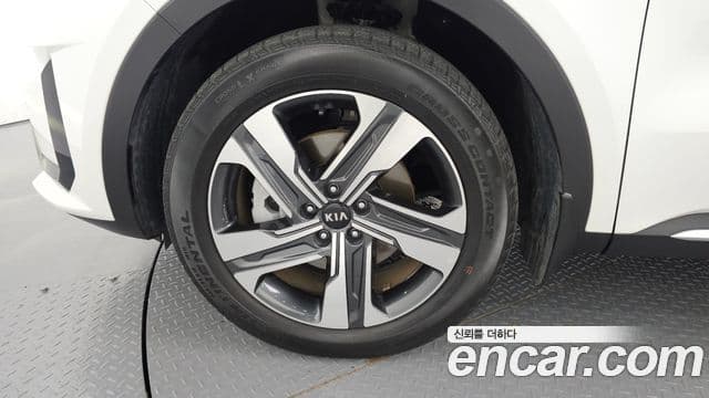 Kia Sorento 2021 — Фото 5/20
