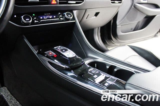 Hyundai Sonata 2019 — ფოტო 17/20