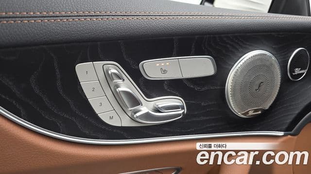 Mercedes-Benz E-Class 2018 — Şəkil 19/20