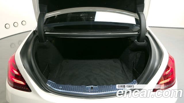 Mercedes-Benz S-Class 2018 — ფოტო 17/20