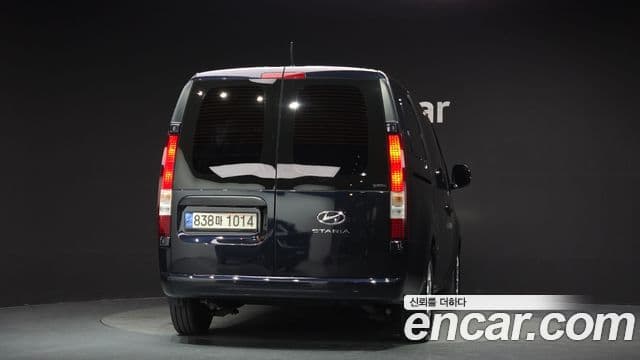 Hyundai Staria 2022 — Фото 4/20
